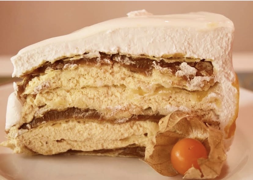 Torta Hojarasca Lúcuma — No me olvides Pastelería